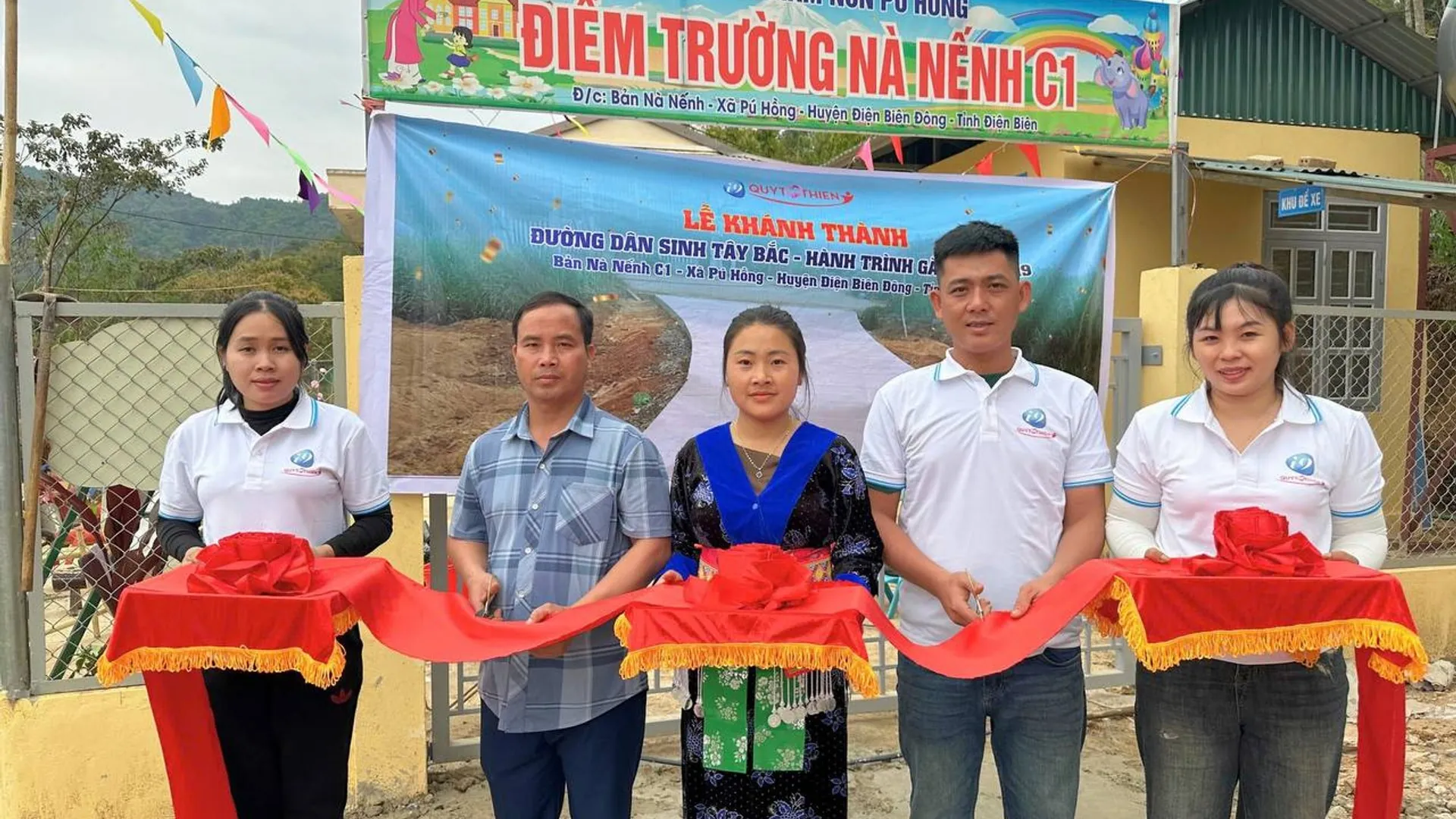 Hình ảnh minh họa về cờ bạc có trách nhiệm với các biểu tượng an toàn và cộng đồng hỗ trợ