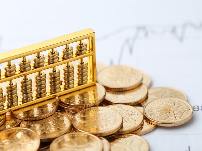 Người chơi đang phân tích bảng kết quả và xác suất